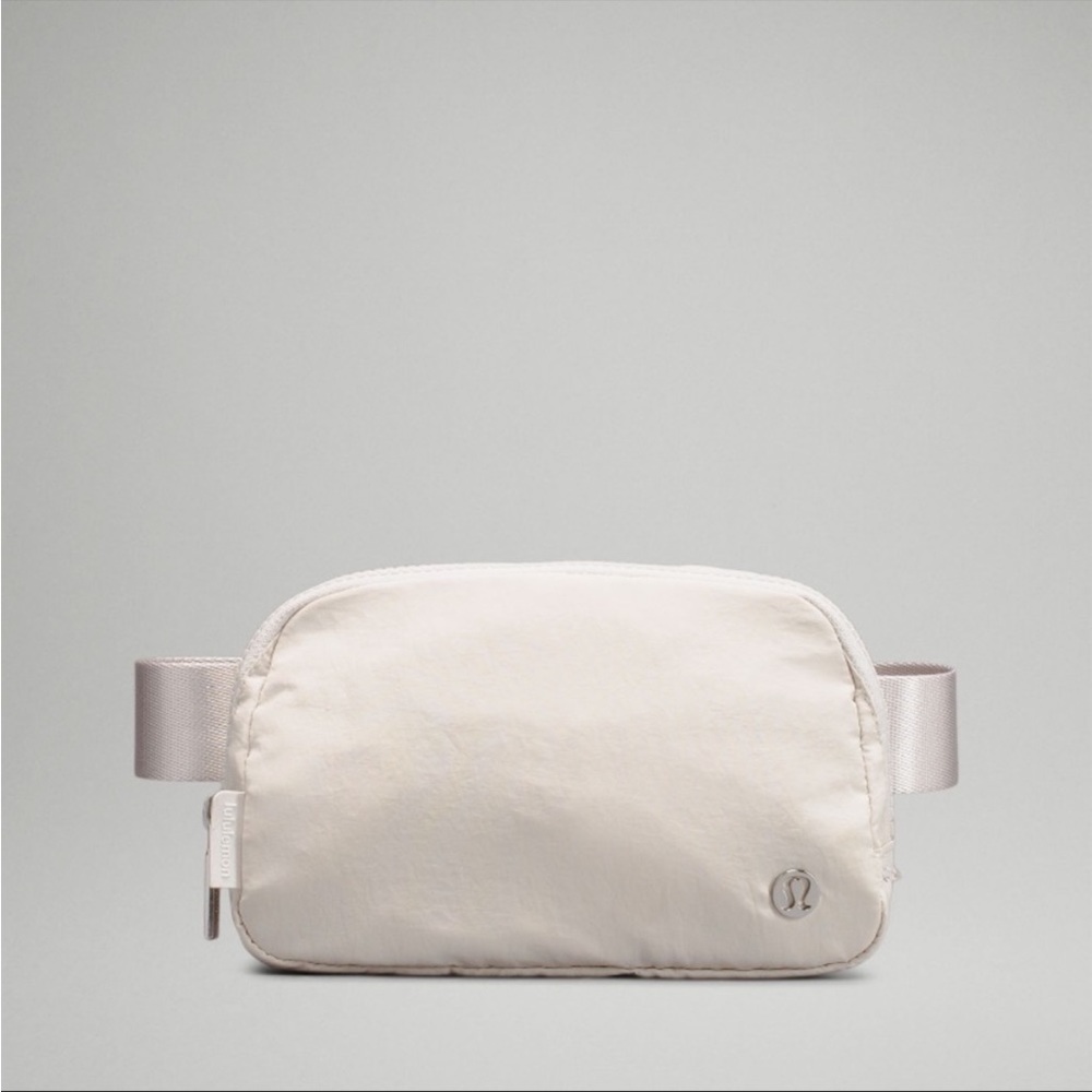 NWT LULULEMON Everywhere Belt Bag